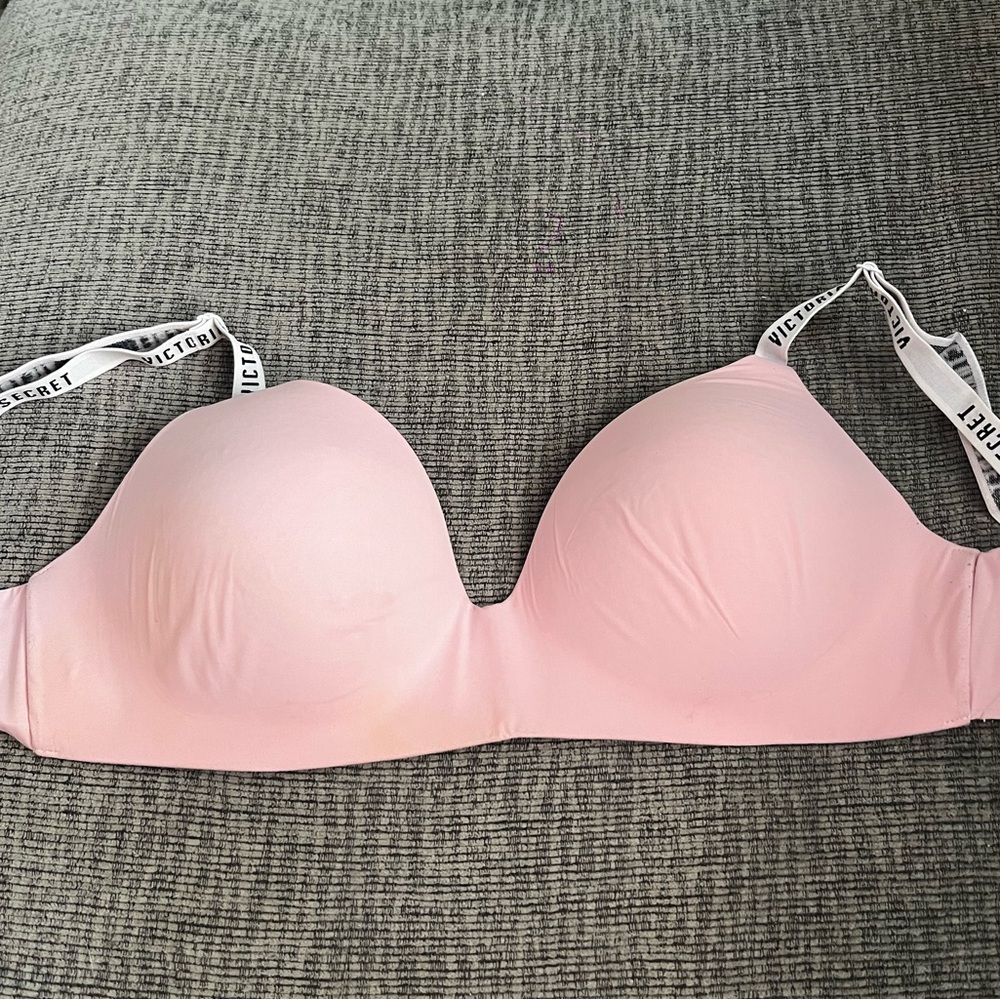 Victoria’s Secret tshirt bra 🎀 34dd